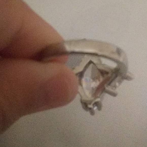 Diamond ring - Picture 3 of 3